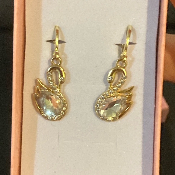 Elegant Gold Swan Earrings - Picture 4 of 4